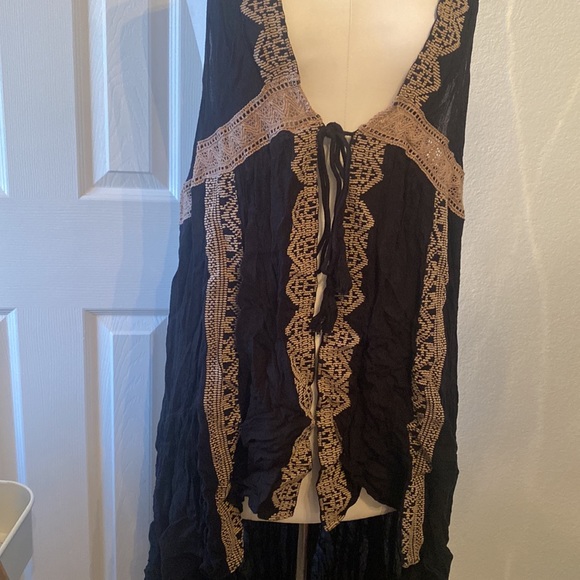 Urban Outfitters high low top NWT - Picture 3 of 6